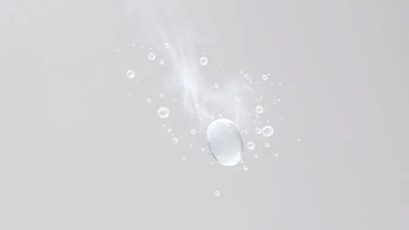 Representação artística de gotículas de perfume no ar simbolizando fixação e durabilidade da fragrância.
